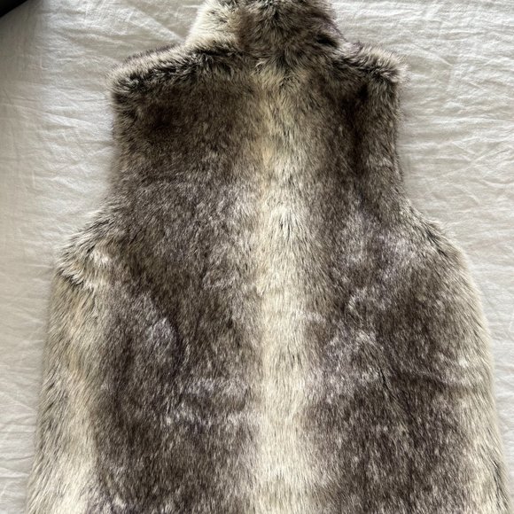 Grey Tone Faux Fur Vest - Picture 3 of 3